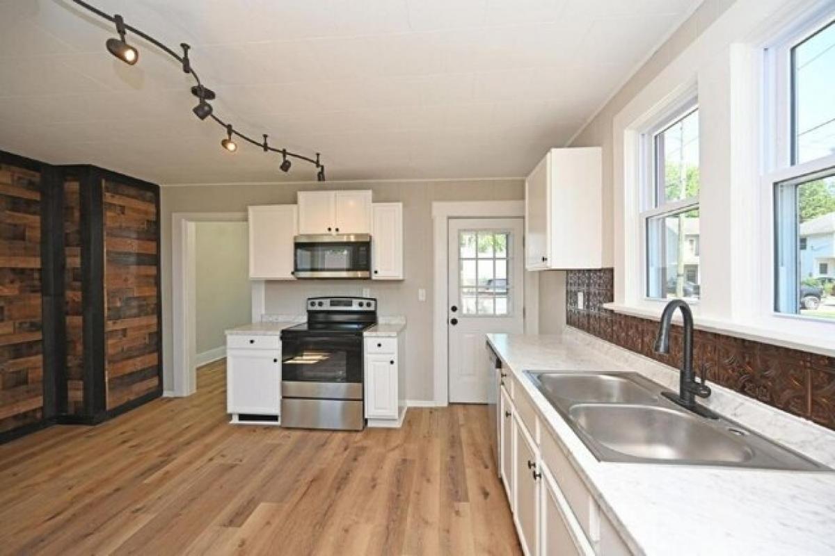 Picture of Home For Sale in Aurora, Indiana, United States