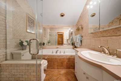 Home For Sale in Massapequa Park, New York