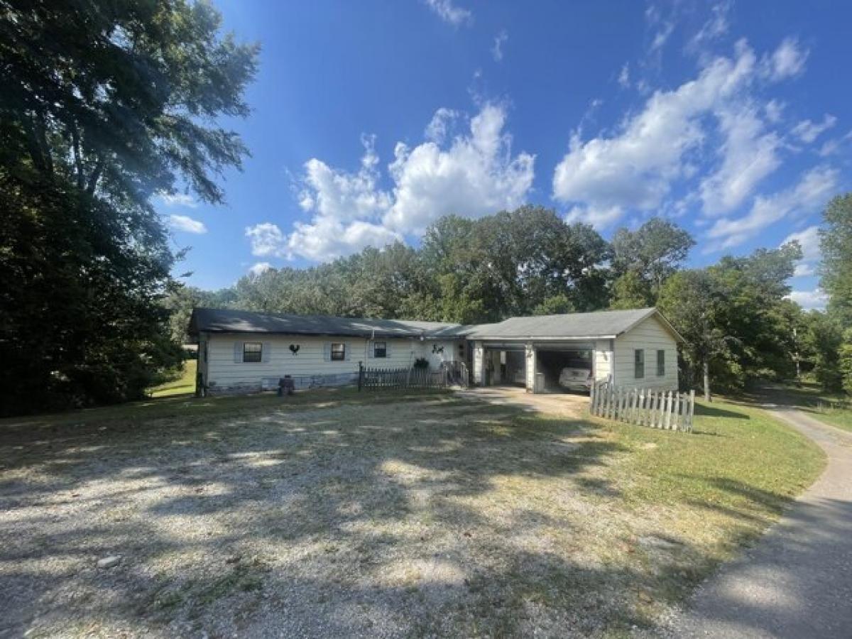 Picture of Home For Sale in Dover, Tennessee, United States