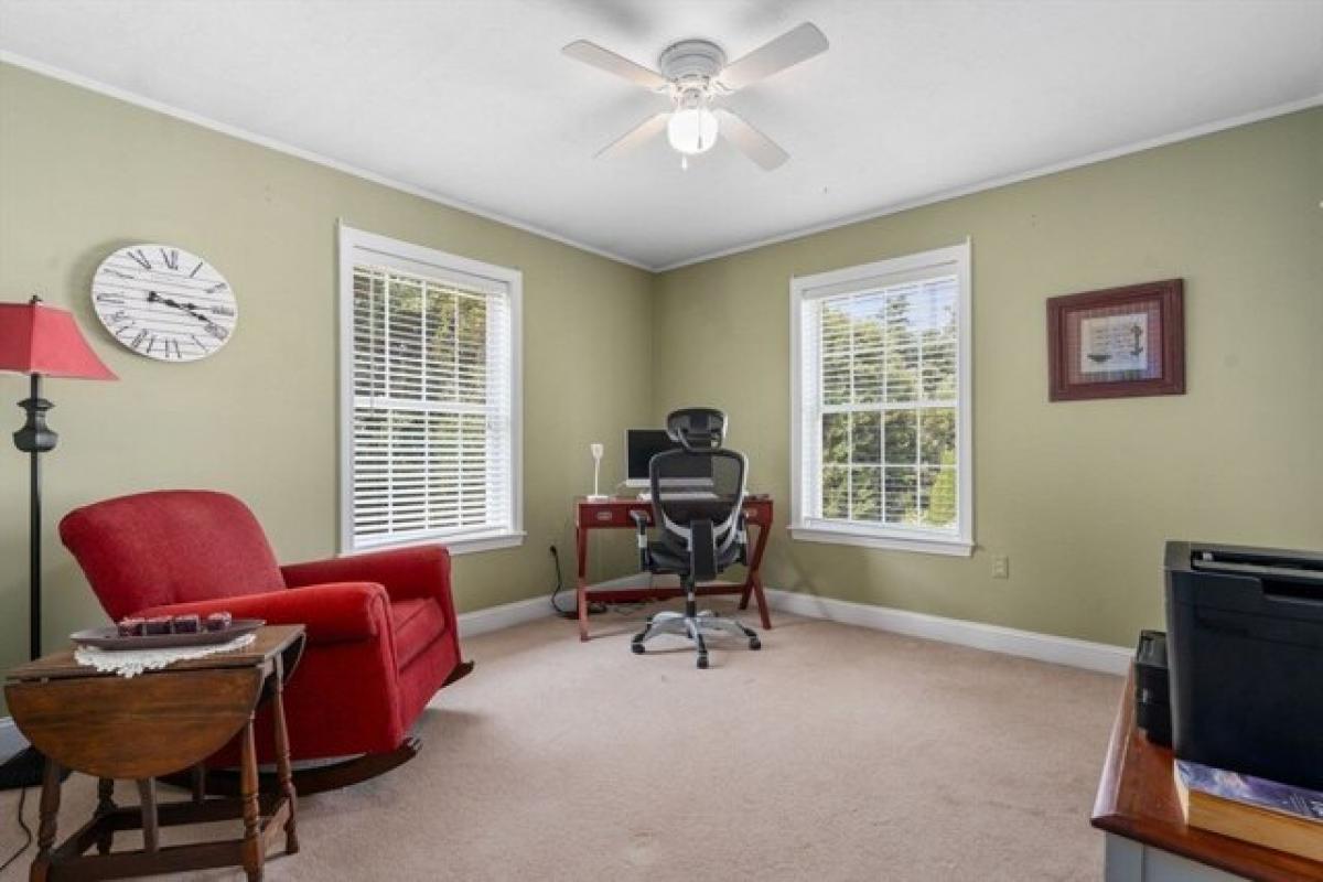 Picture of Home For Sale in Fitchburg, Massachusetts, United States