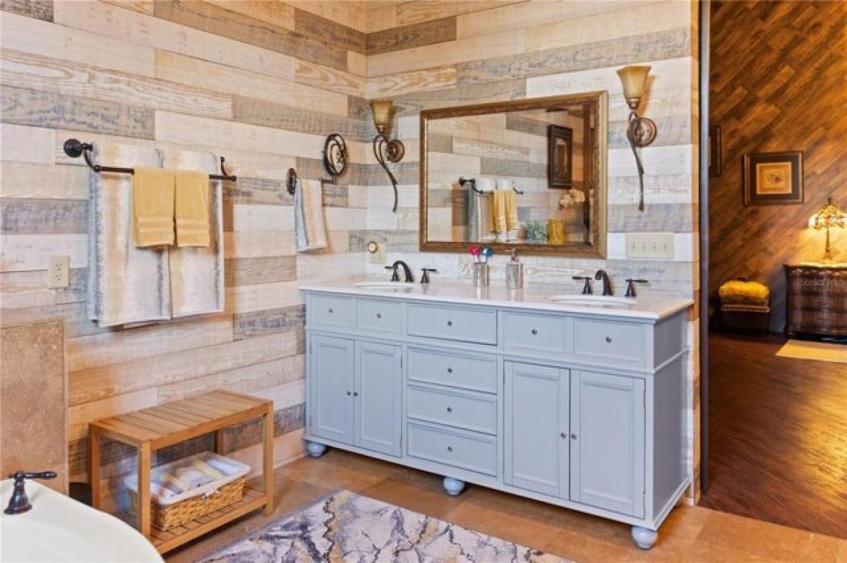 Picture of Home For Sale in Myakka City, Florida, United States