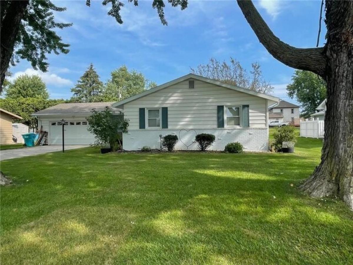 Picture of Home For Sale in Owatonna, Minnesota, United States