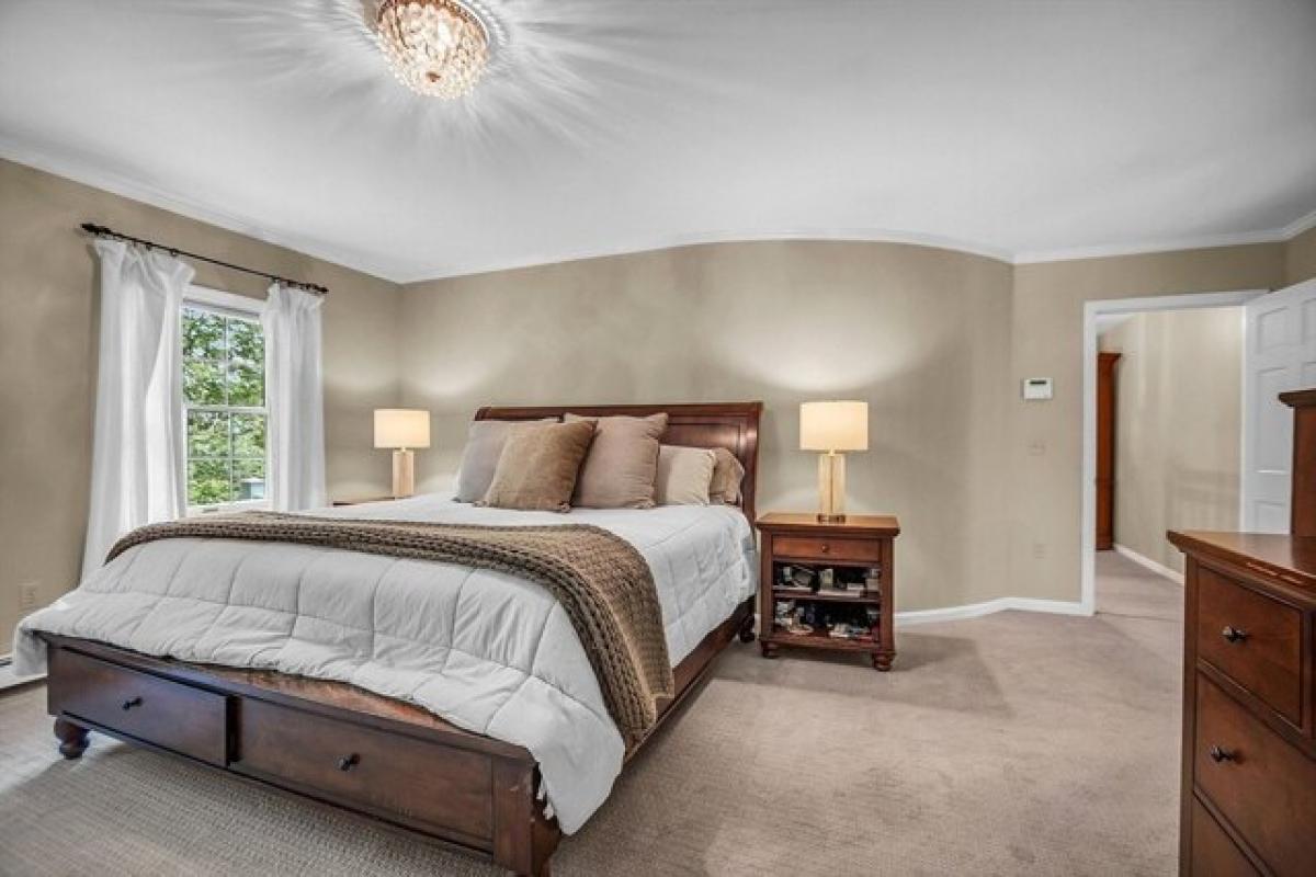 Picture of Home For Sale in Leominster, Massachusetts, United States