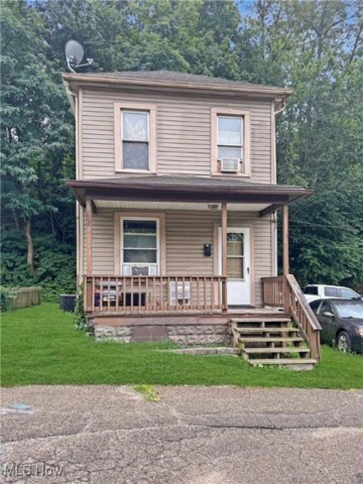 Picture of Home For Sale in Follansbee, West Virginia, United States