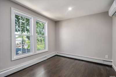 Home For Sale in Seaford, New York