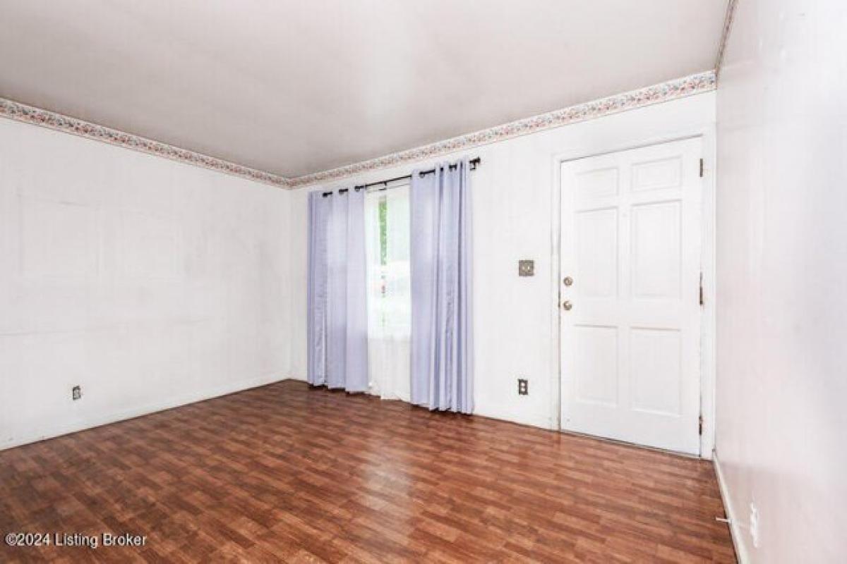 Picture of Home For Sale in Jeffersontown, Kentucky, United States