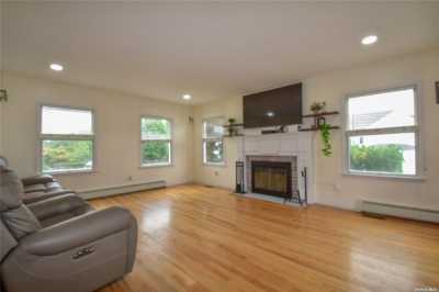 Home For Sale in Mount Sinai, New York