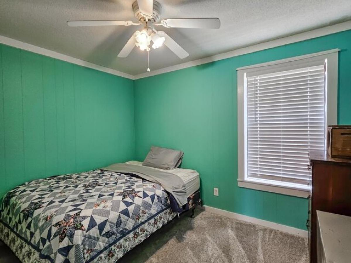 Picture of Home For Sale in Killen, Alabama, United States