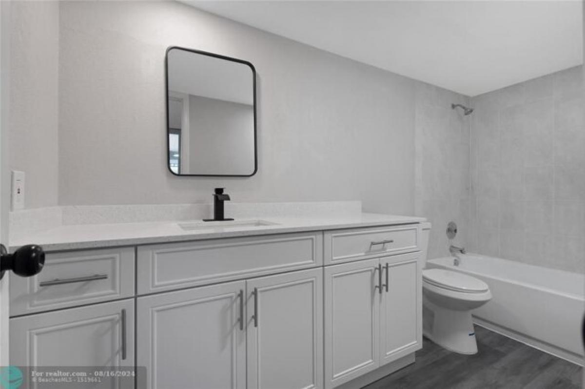 Picture of Home For Sale in Palm Springs, Florida, United States