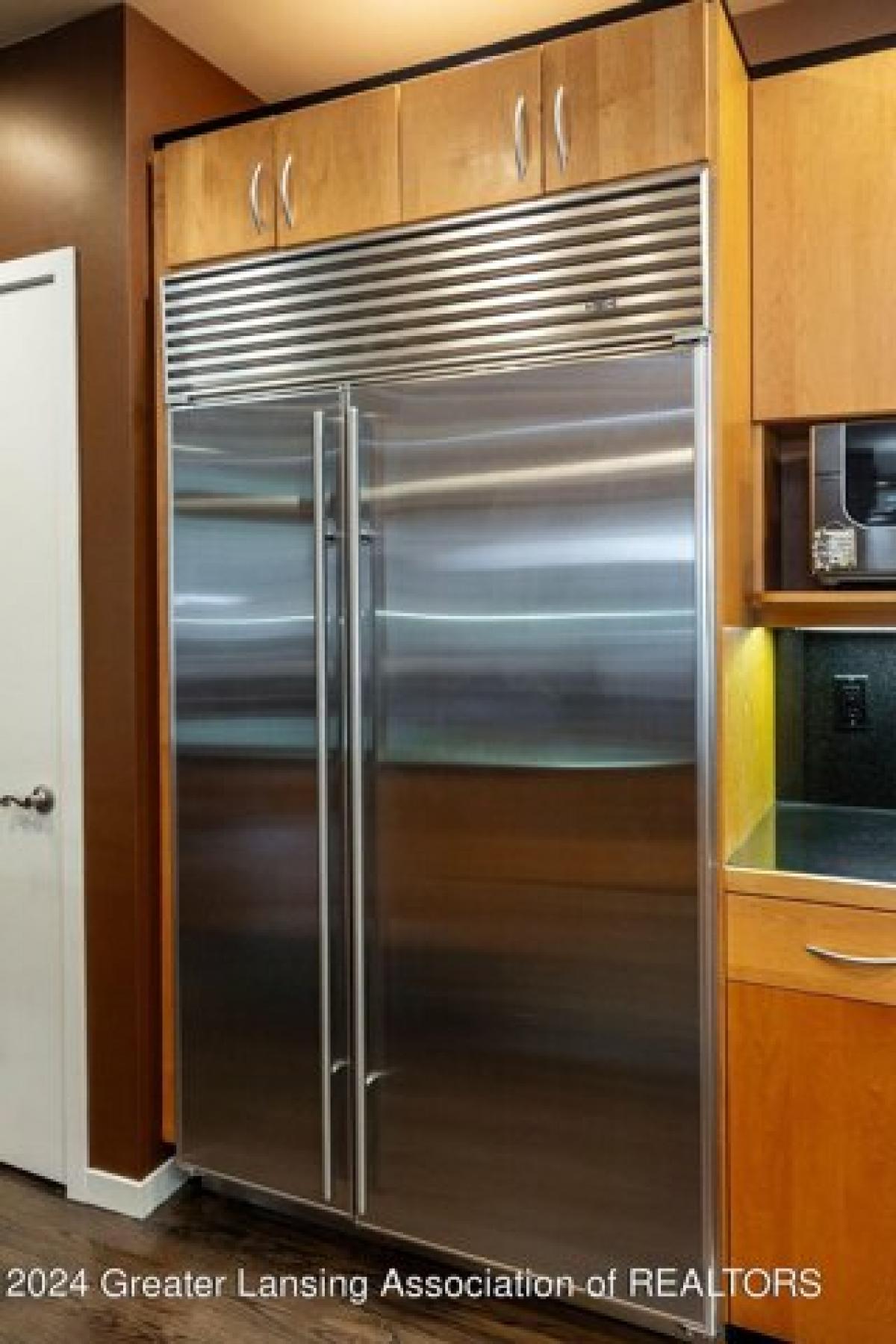 Picture of Home For Sale in East Lansing, Michigan, United States