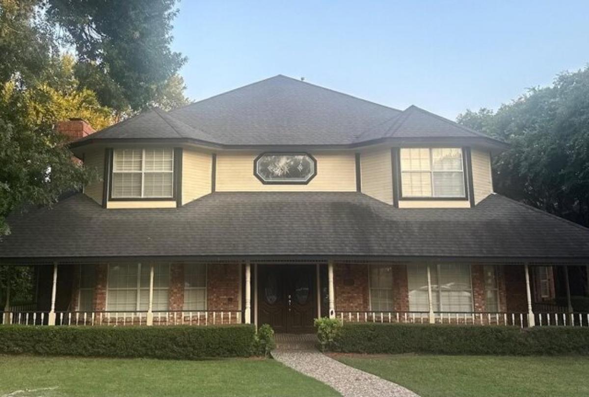 Picture of Home For Sale in Lancaster, Texas, United States