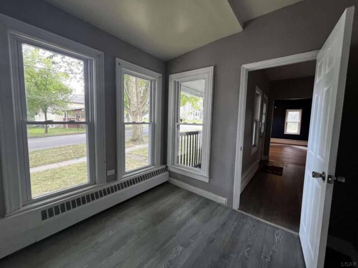 Picture of Home For Sale in Adrian, Michigan, United States