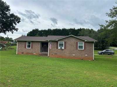 Home For Sale in Williamston, South Carolina