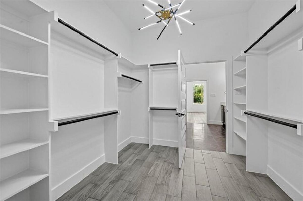 Picture of Home For Sale in Lancaster, Texas, United States