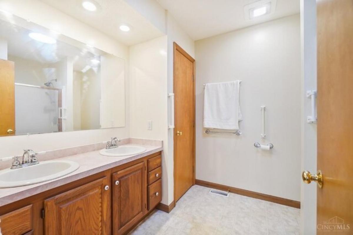 Picture of Home For Sale in Englewood, Ohio, United States