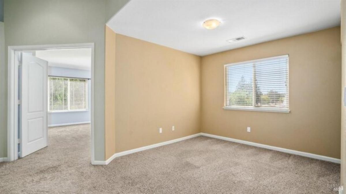 Picture of Home For Sale in Petaluma, California, United States