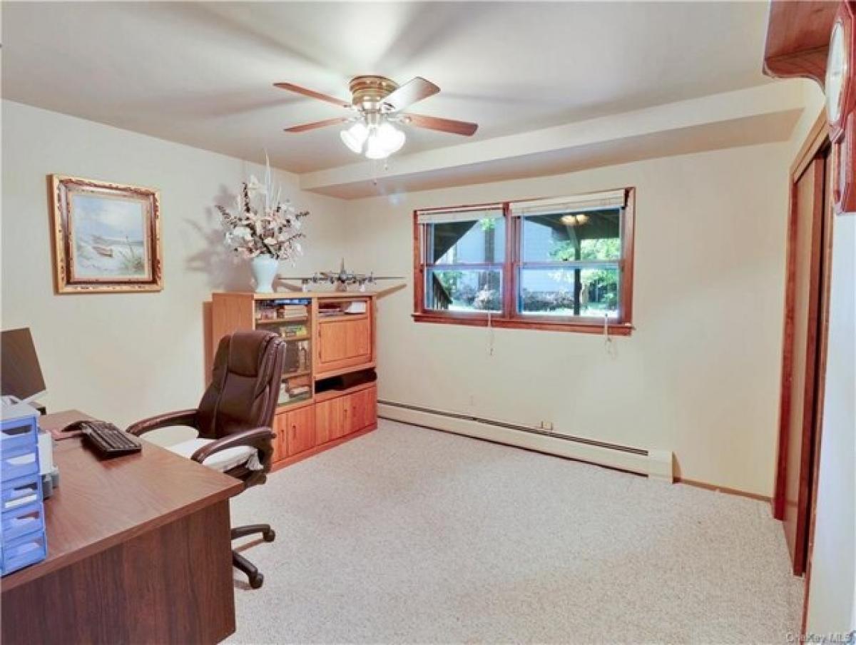 Picture of Home For Sale in West Nyack, New York, United States