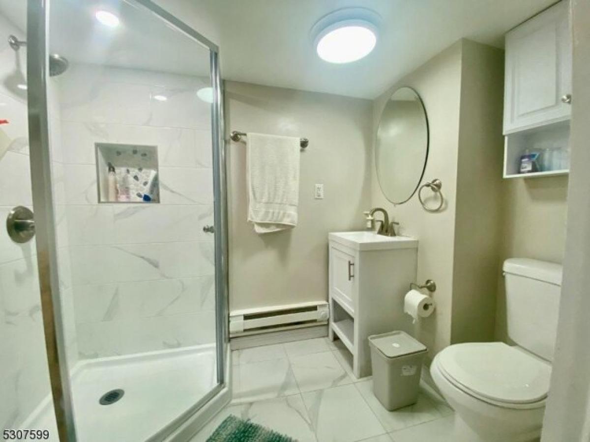 Picture of Home For Sale in Bloomfield, New Jersey, United States