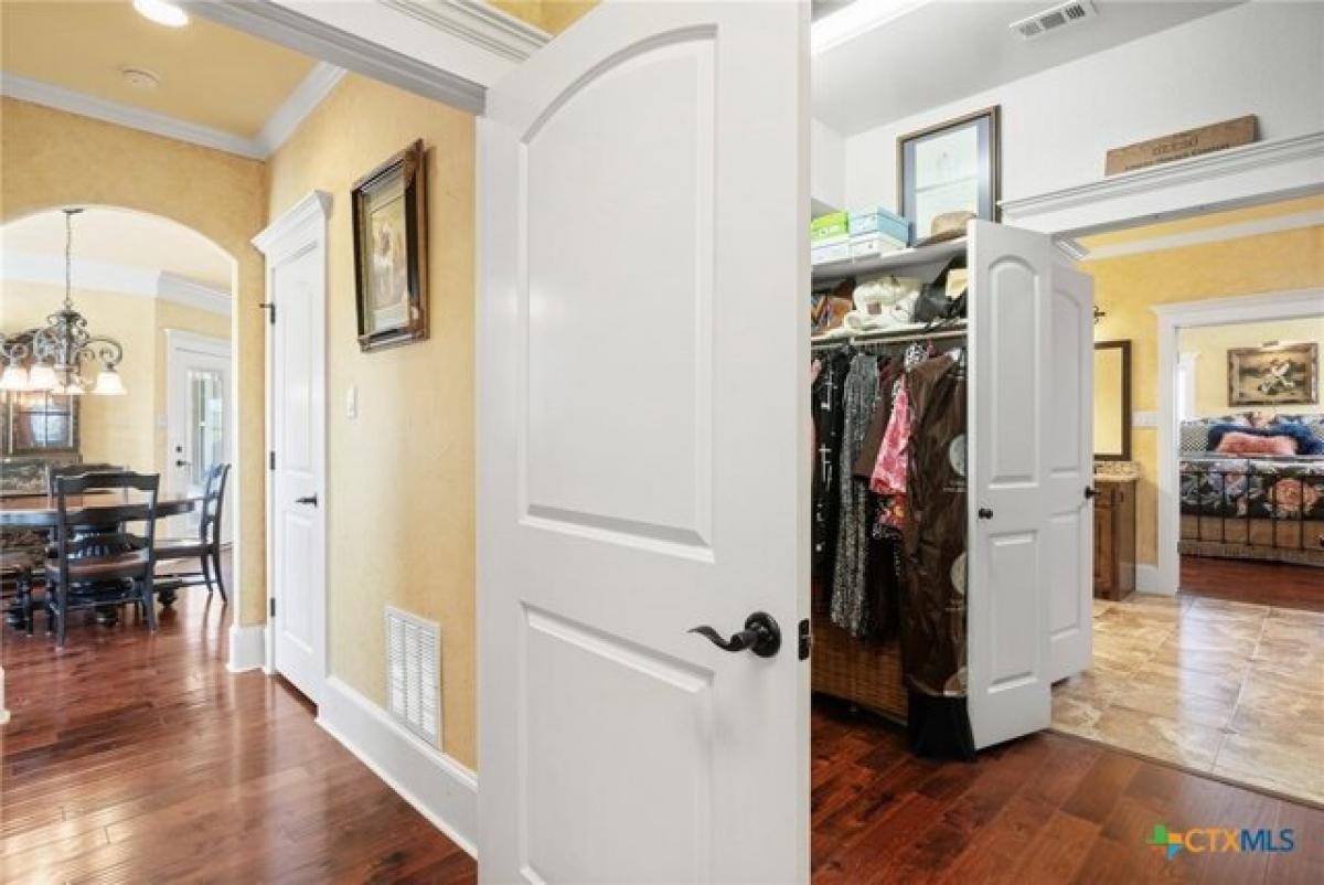 Picture of Home For Sale in Salado, Texas, United States