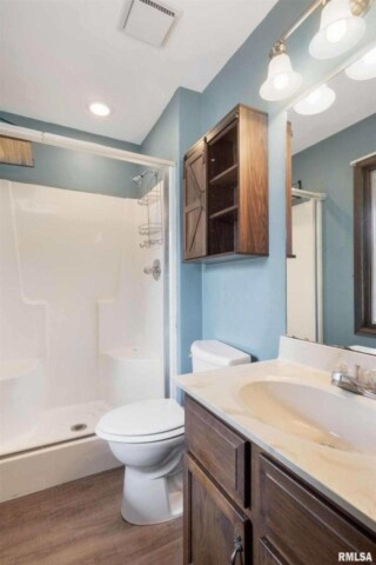 Picture of Home For Sale in Eldridge, Iowa, United States