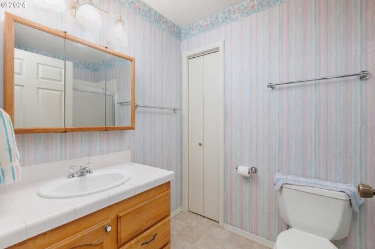 Picture of Home For Sale in Toledo, Oregon, United States