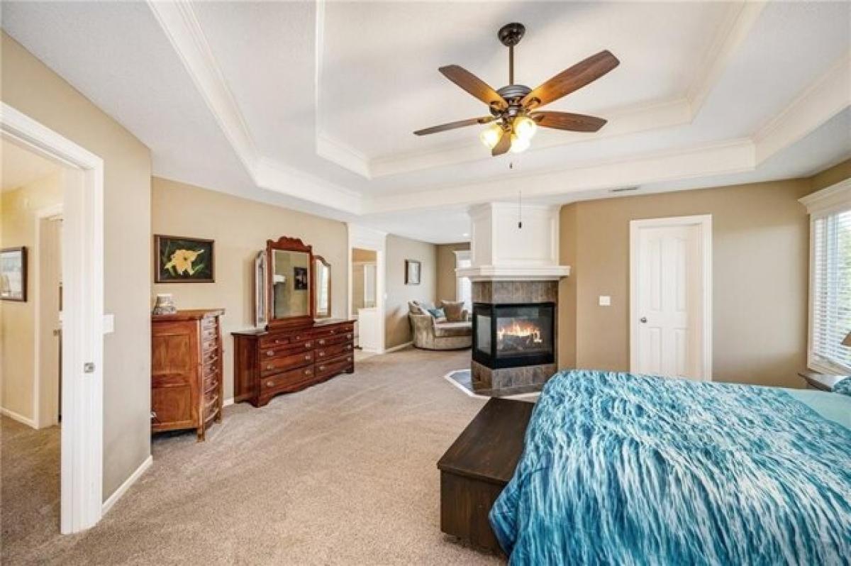 Picture of Home For Sale in Lenexa, Kansas, United States