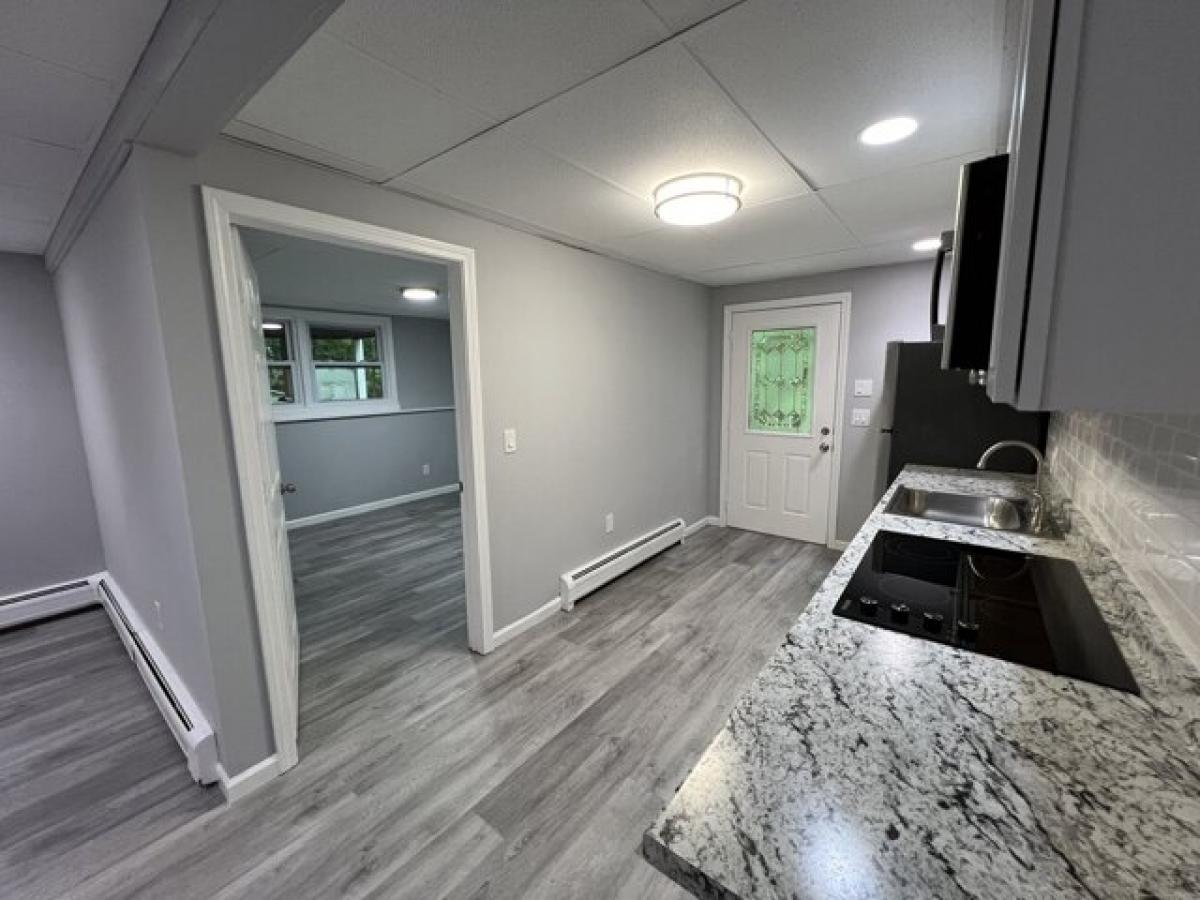 Picture of Home For Sale in Southbury, Connecticut, United States