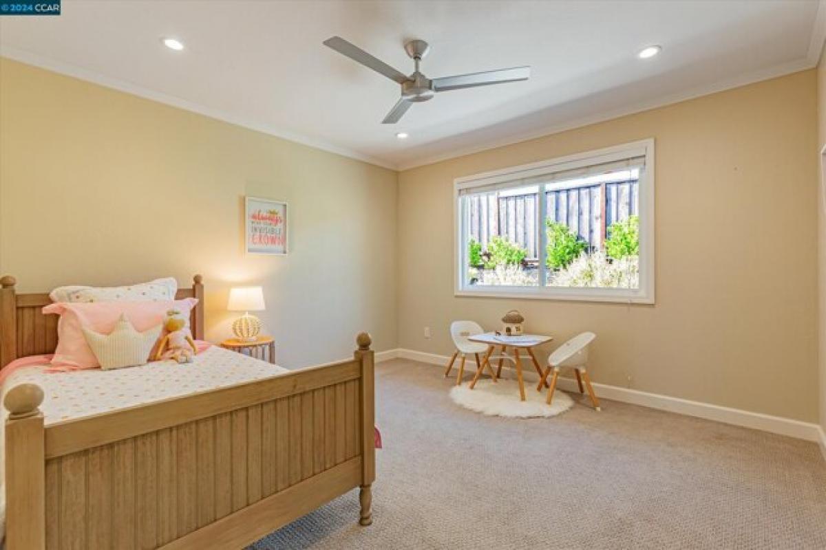 Picture of Home For Sale in Moraga, California, United States