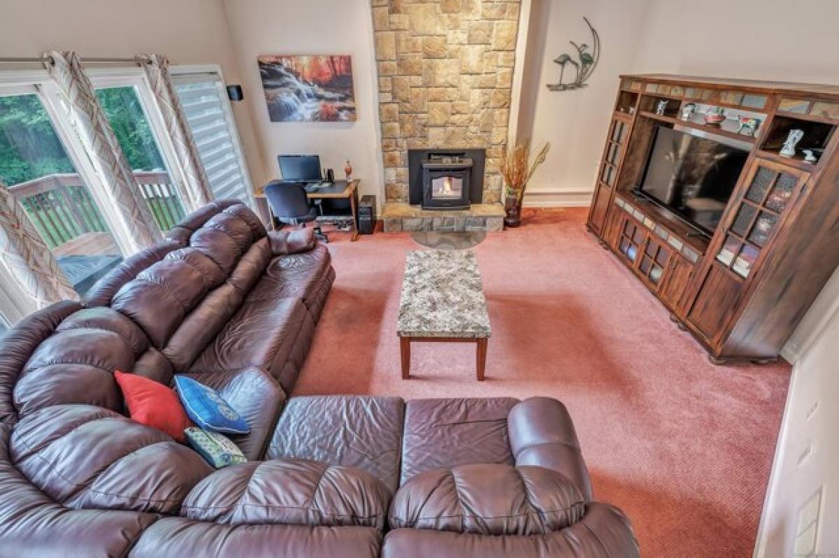 Picture of Home For Sale in Watertown, Connecticut, United States