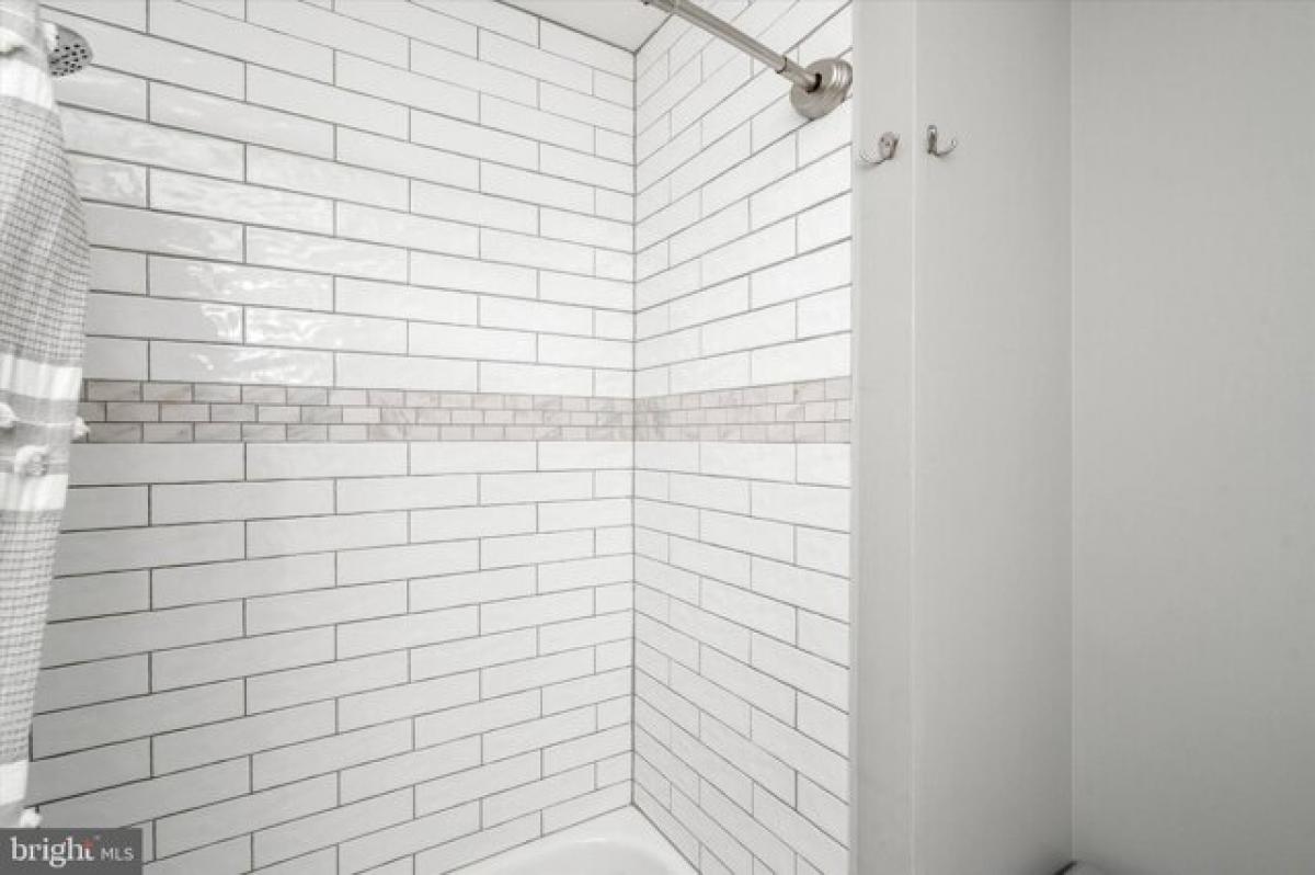 Picture of Home For Sale in Bordentown, New Jersey, United States