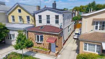 Home For Sale in Ozone Park, New York
