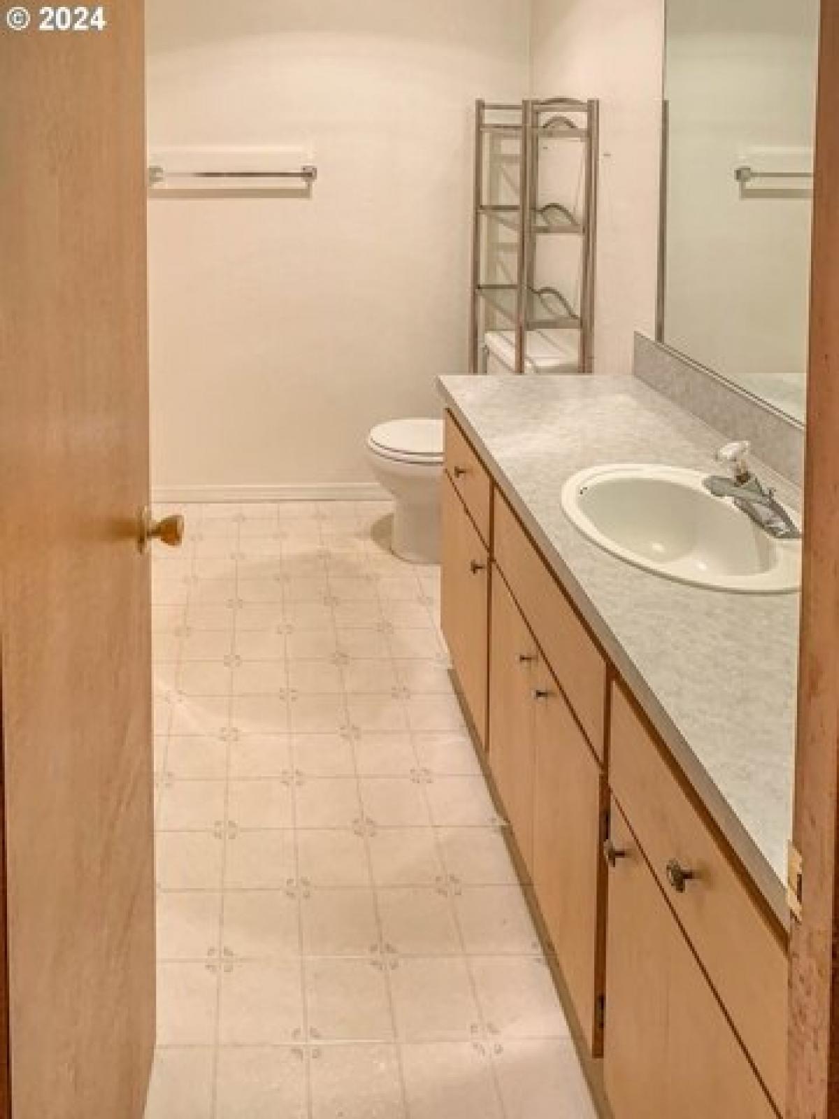 Picture of Home For Sale in Sutherlin, Oregon, United States