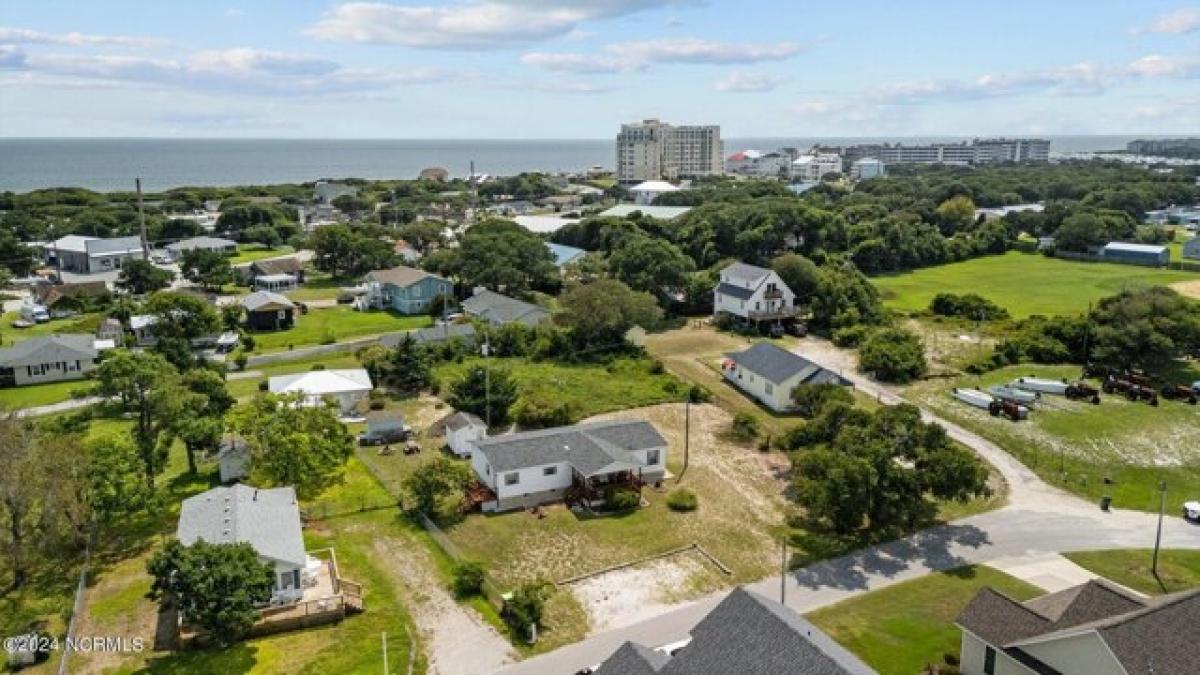 Picture of Residential Land For Sale in Salter Path, North Carolina, United States
