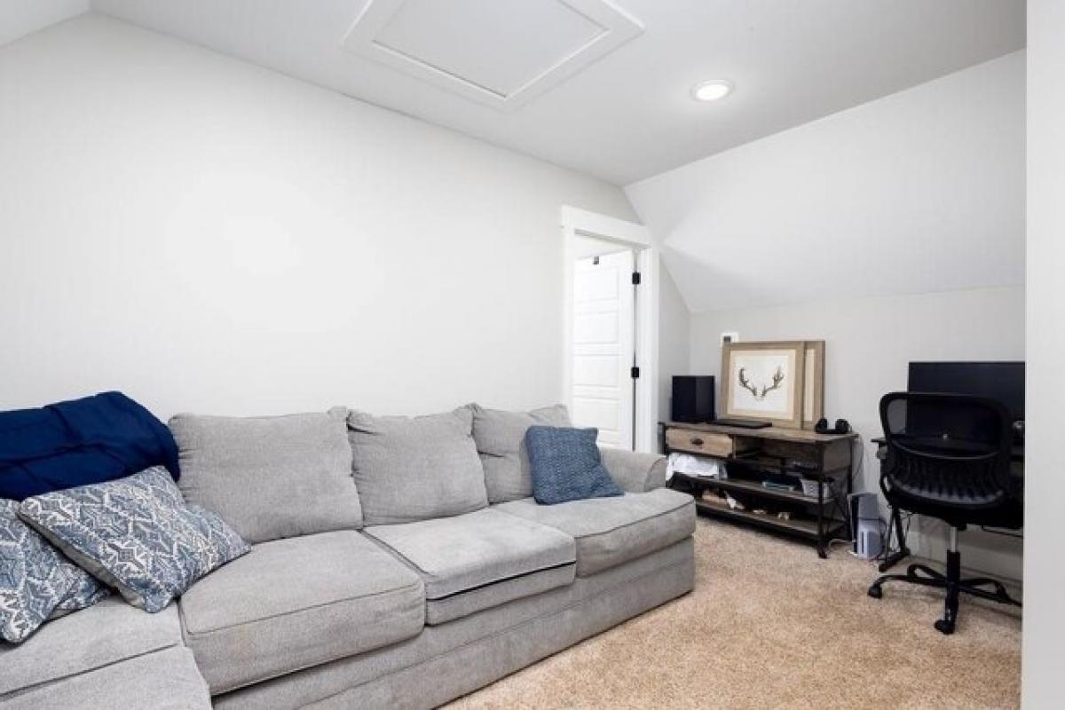 Picture of Home For Sale in Smiths Station, Alabama, United States