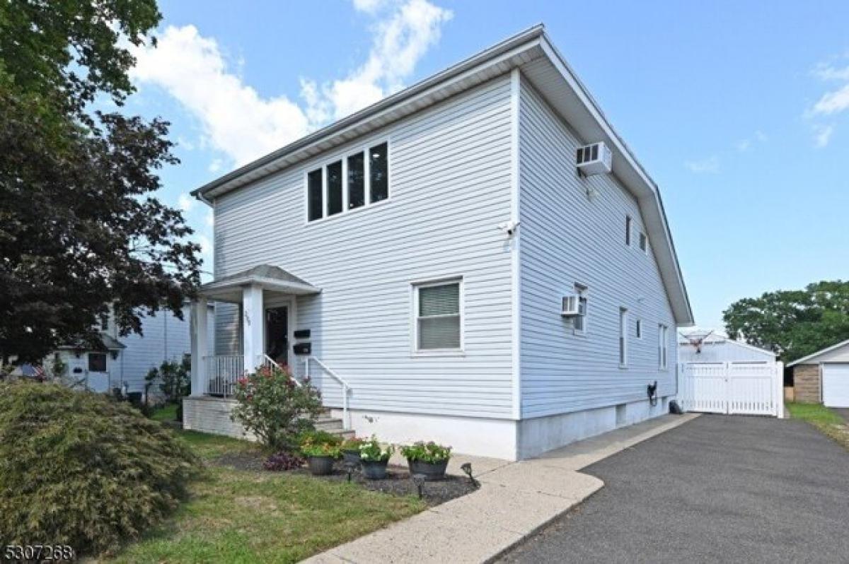 Picture of Home For Sale in Lodi, New Jersey, United States