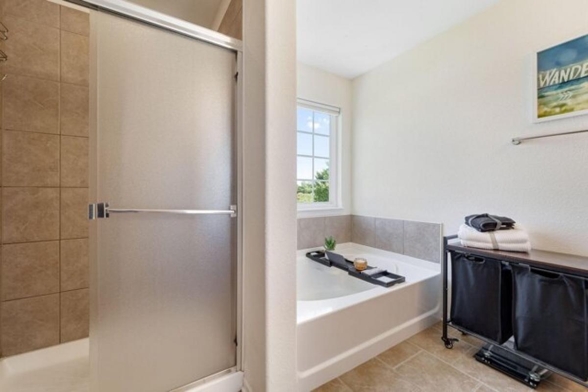 Picture of Home For Sale in Oak Creek, Wisconsin, United States