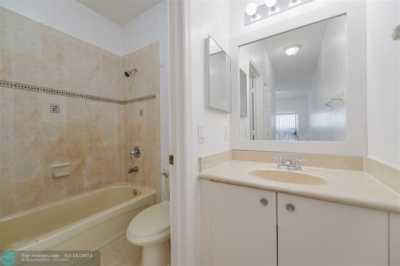 Home For Rent in Lauderdale Lakes, Florida