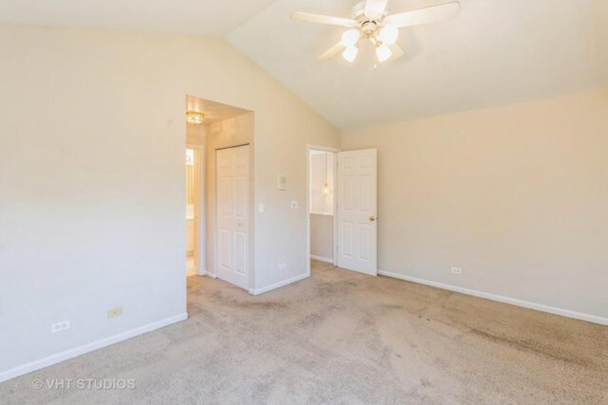 Picture of Home For Sale in Lindenhurst, Illinois, United States