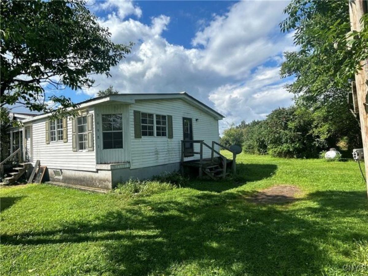 Picture of Home For Sale in Chaumont, New York, United States