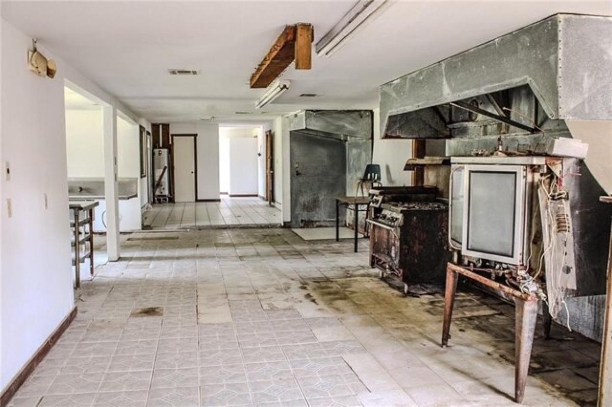 Picture of Home For Sale in Caney, Kansas, United States