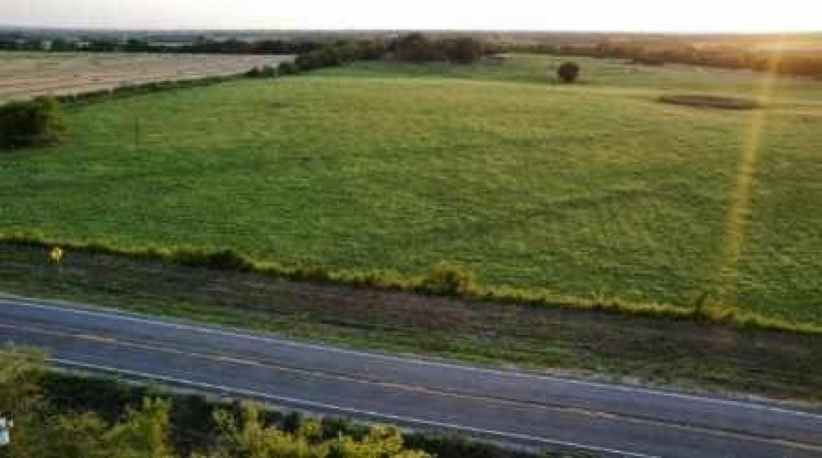 Picture of Residential Land For Sale in Celeste, Texas, United States