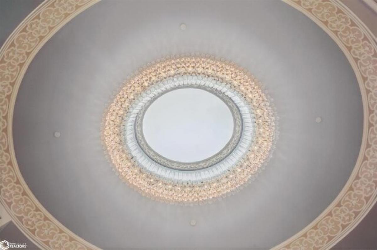 Picture of Home For Sale in Marshalltown, Iowa, United States