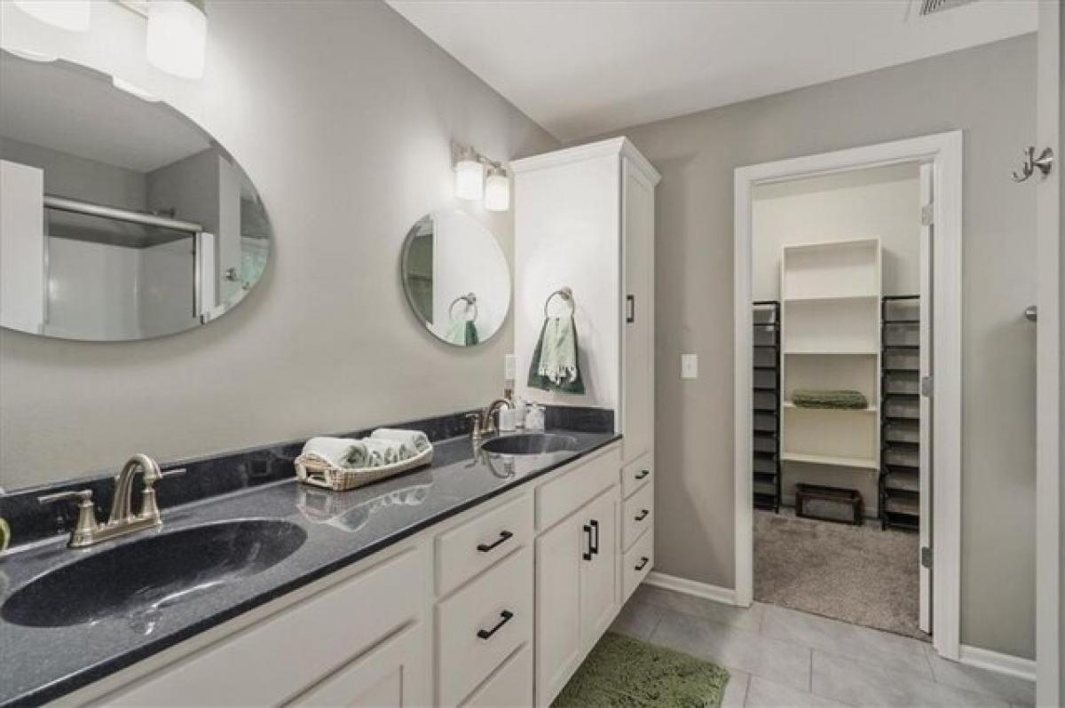 Picture of Home For Sale in Eudora, Kansas, United States