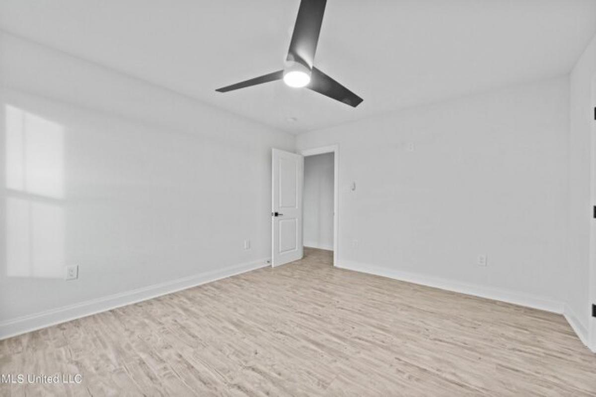 Picture of Home For Sale in Pass Christian, Mississippi, United States