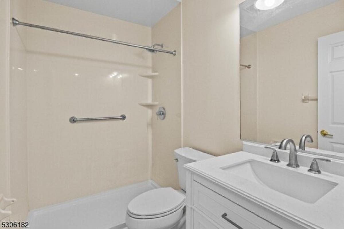 Picture of Home For Sale in West Orange, New Jersey, United States