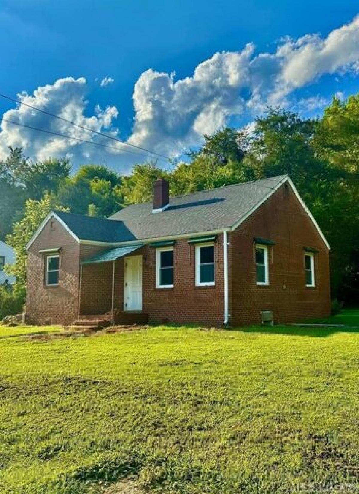 Picture of Home For Sale in Lawrenceville, Virginia, United States