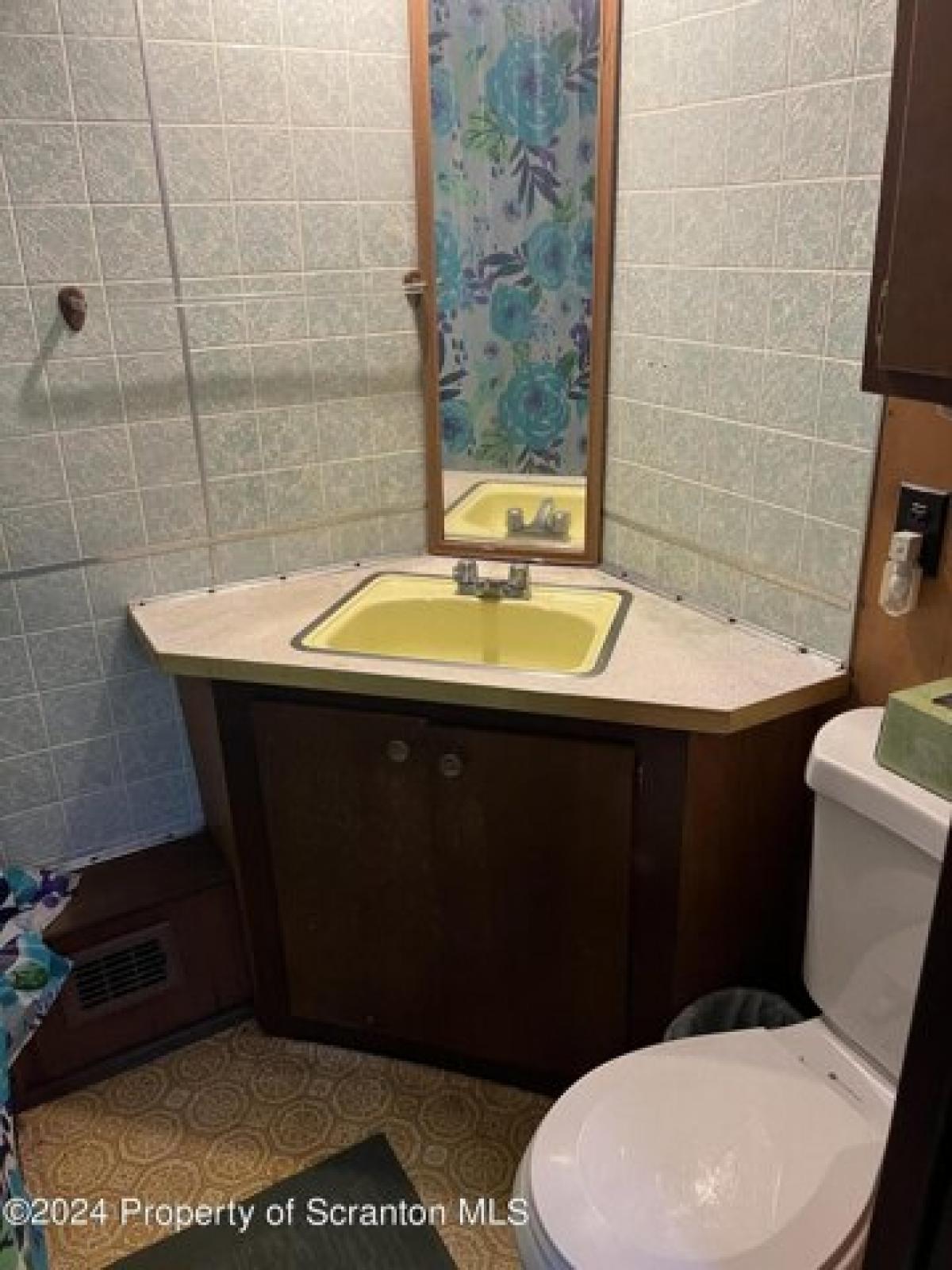 Picture of Home For Sale in Gouldsboro, Pennsylvania, United States