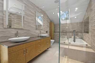 Home For Sale in Bedford, New York