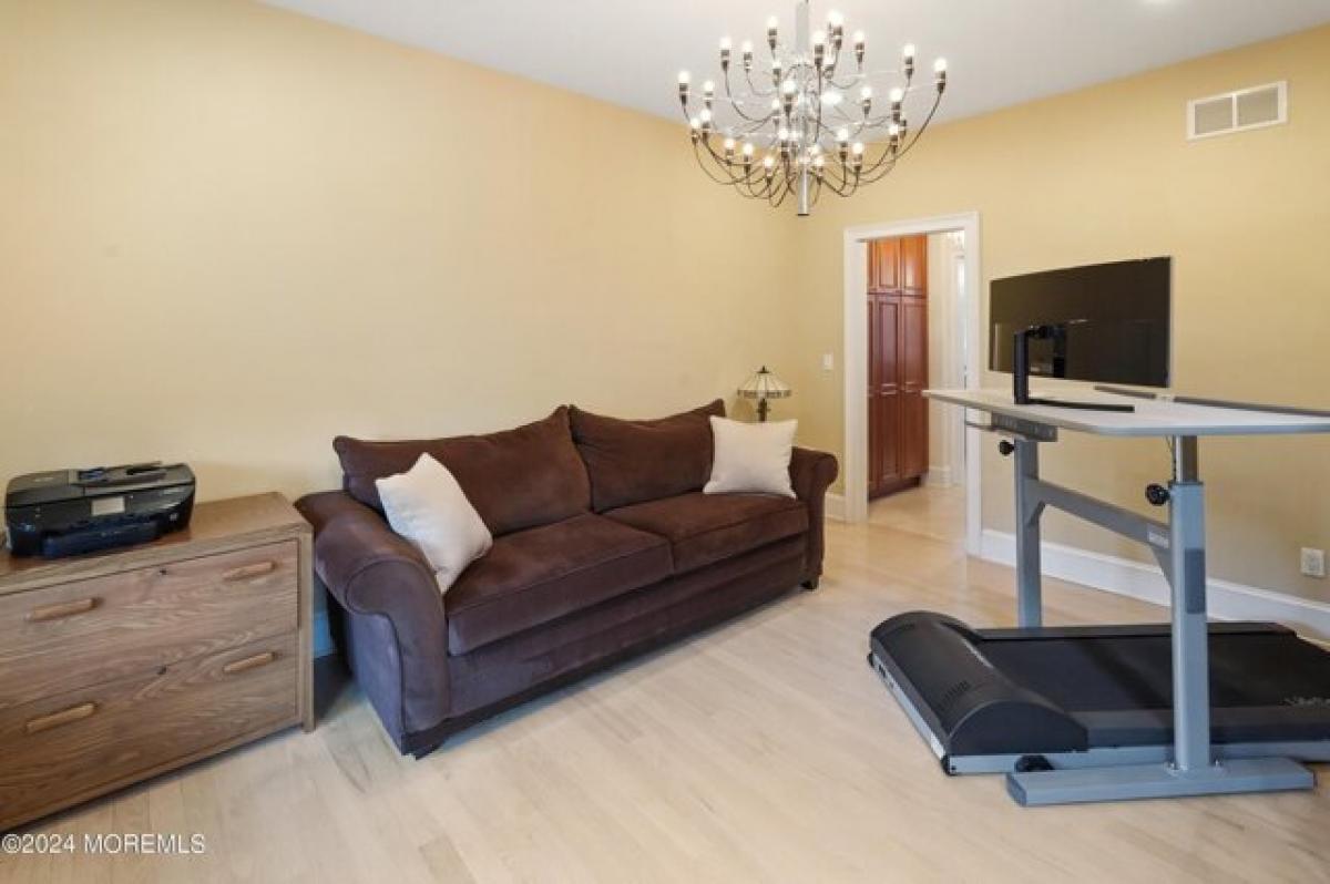 Picture of Home For Sale in Atlantic Highlands, New Jersey, United States