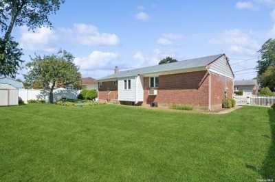 Home For Sale in Deer Park, New York